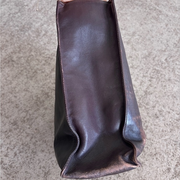 Authentic CHANEL brown CC large lambskin executive tote gold hardware - Picture 7 of 16